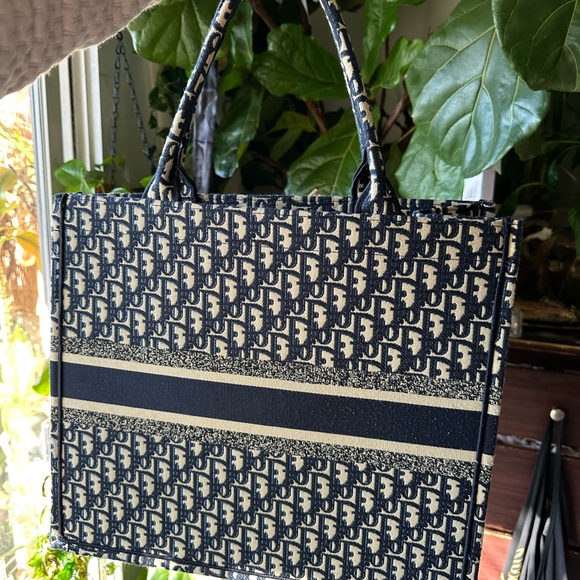 Embroidered tote bag - Picture 3 of 5